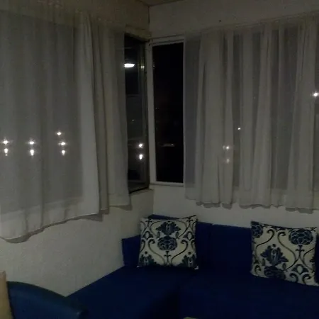 Splav Guest Hause Gusar * בלגרד