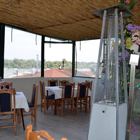 Splav Guest Hause Gusar * Belgrado