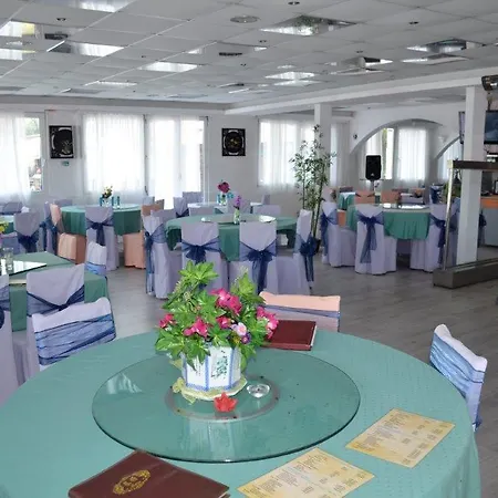 Splav Guest Hause Gusar * בלגרד