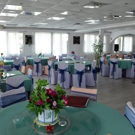 Splav Guest Hause Gusar * בלגרד