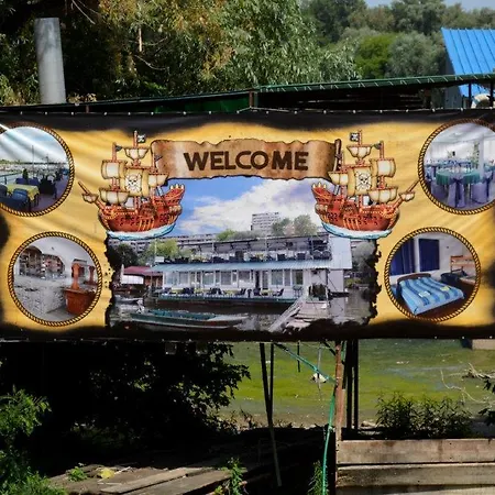 Splav Guest Hause Gusar * בלגרד