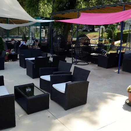 Gasthuis Splav Guest Hause Gusar *