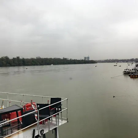 Splav Guest Hause Gusar Affittacamere Belgrado